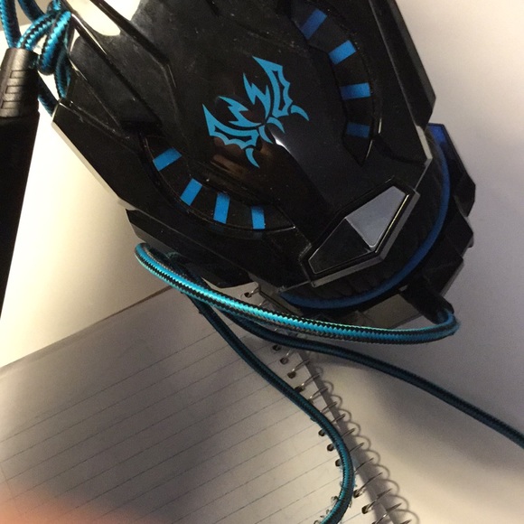 blue Gaming headset - Picture 2 of 3